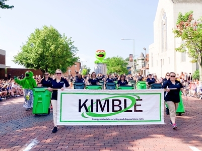 Kimble in Pro Football Hall of Fame Parade 2019